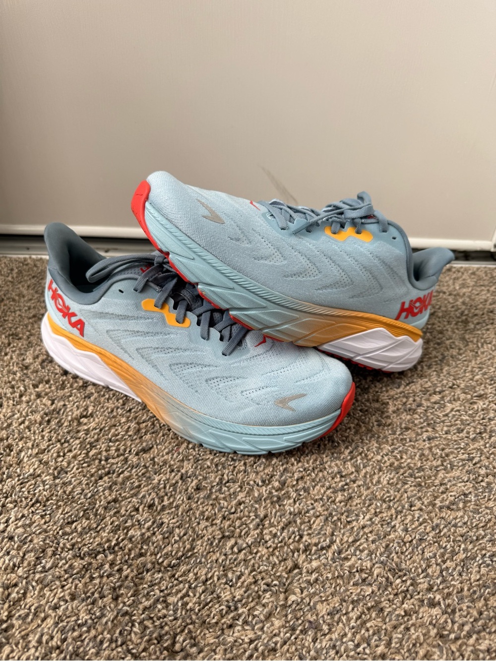 Hoka arahi 6 size 10.5D Light Blue and Orange Gradient Running Shoes